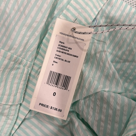 Vineyard vines seersucker, performance romper - Picture 4 of 4